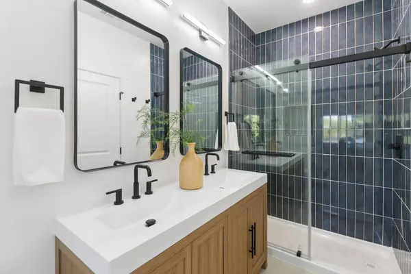 3765 Y ST, Sacramento, CA 95817