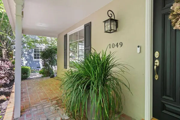 1049 11th AVE, Sacramento, CA 95818