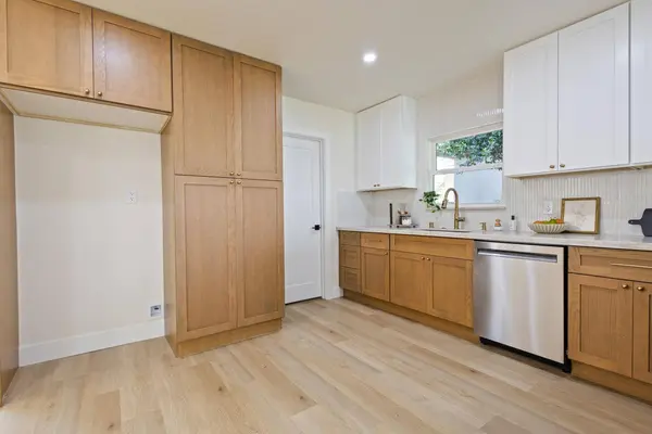 846 Vallejo WAY, Sacramento, CA 95818