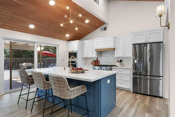 120 Clunie DR, Sacramento, CA 95864