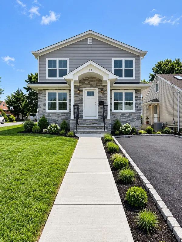 84 Miller Ave, Elmwood Park, NJ 07407-2130