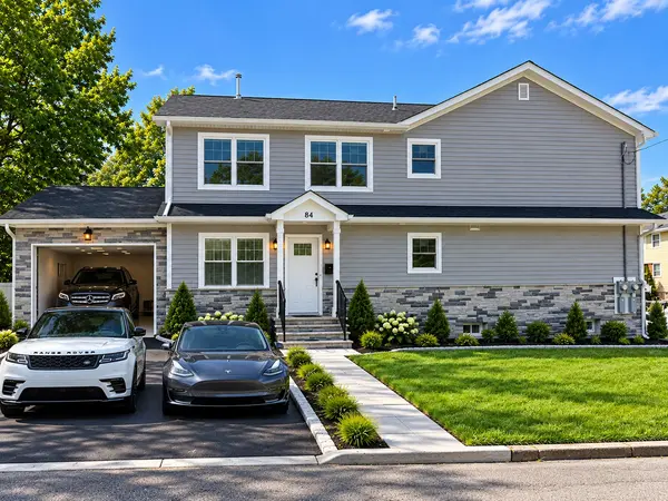 84 Miller Ave, Elmwood Park, NJ 07407-2130