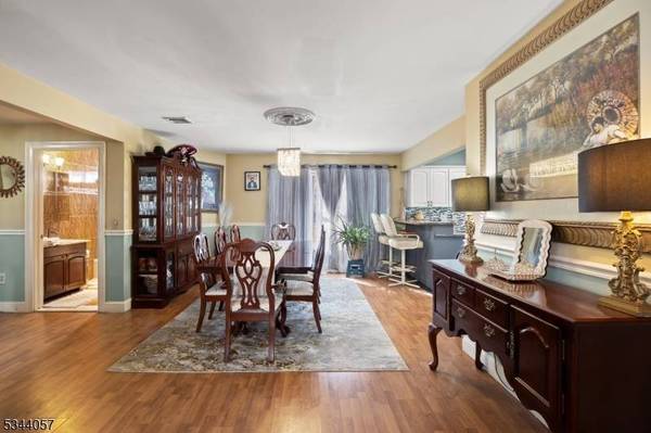 49 Krakow St, Garfield City, NJ 07026