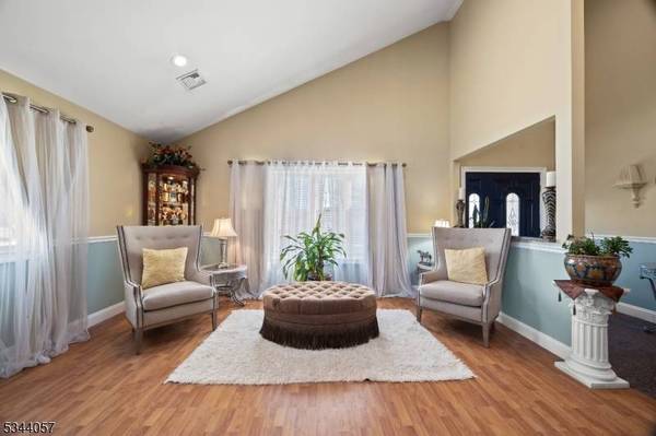 49 Krakow St, Garfield City, NJ 07026