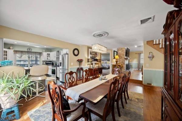 49 Krakow St, Garfield City, NJ 07026