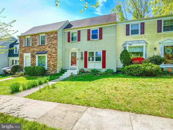 9027 BOWLER DR, Fairfax, VA 22031