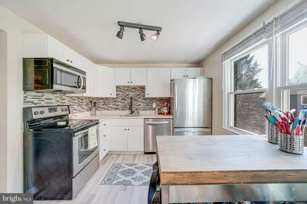 9027 BOWLER DR, Fairfax, VA 22031