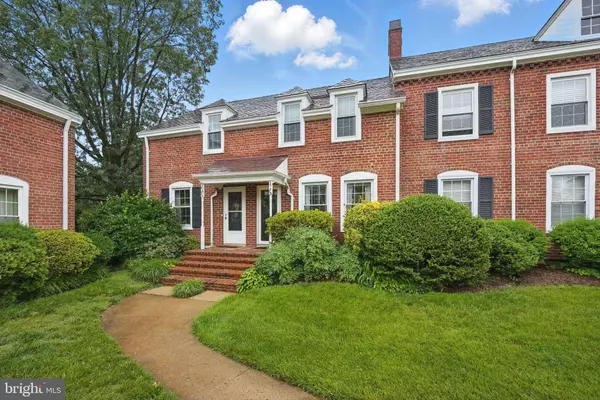 3543 S STAFFORD ST #B, Arlington, VA 22206