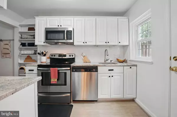 3543 S STAFFORD ST #B, Arlington, VA 22206