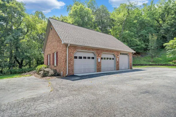 2655 Rutrough SE RD, Roanoke, VA 24014
