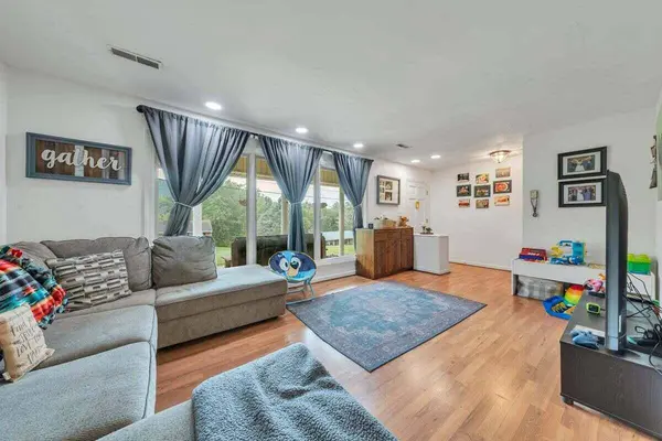 162 Ridgewood DR, Troutville, VA 24175