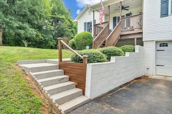 1115 Ridgecrest DR, Vinton, VA 24179