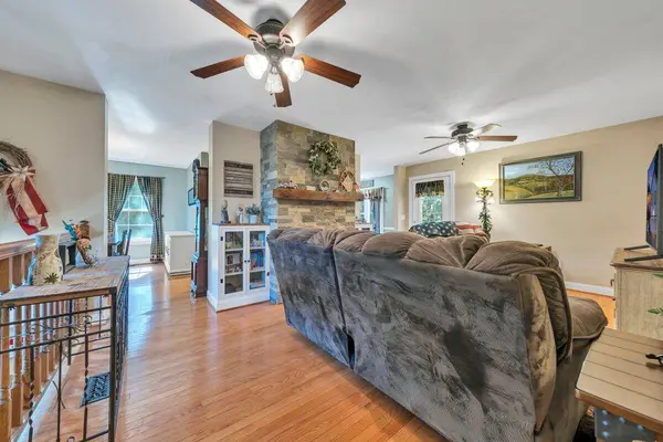 1115 Ridgecrest DR, Vinton, VA 24179