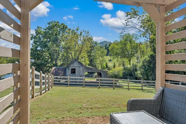 211 Etzler RD, Troutville, VA 24175