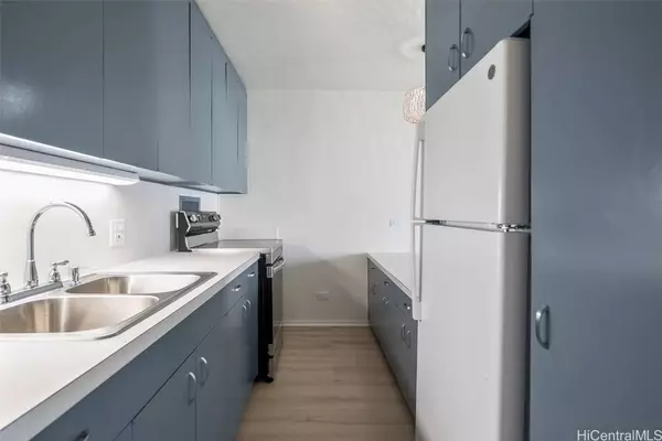 1511 Nuuanu AVE #922, Honolulu, HI 96817