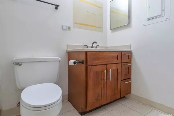 3045 Ala Napuaa PL #1814, Honolulu, HI 96818