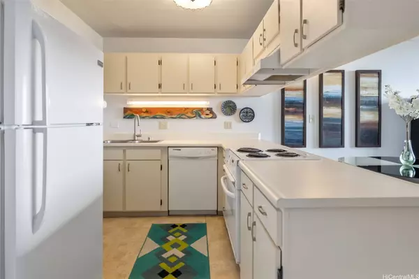 3045 Ala Napuaa PL #1104, Honolulu, HI 96818