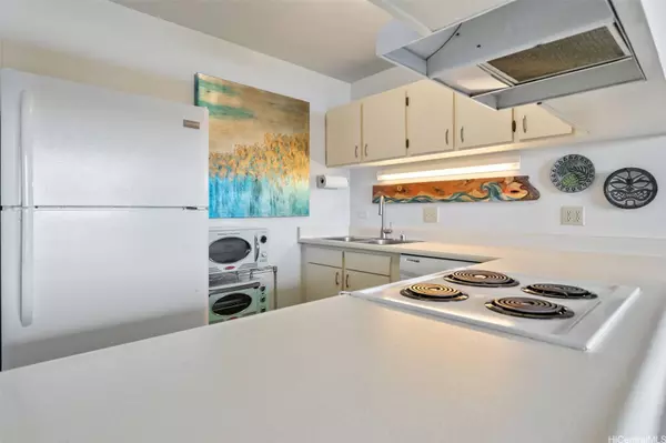 3045 Ala Napuaa PL #1104, Honolulu, HI 96818