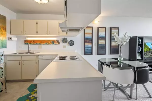 3045 Ala Napuaa PL #1104, Honolulu, HI 96818