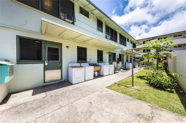 713 Menehune LN, Honolulu, HI 96826