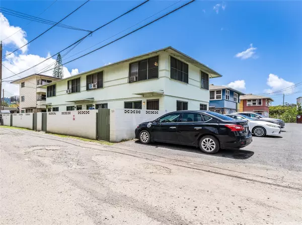 713 Menehune LN, Honolulu, HI 96826