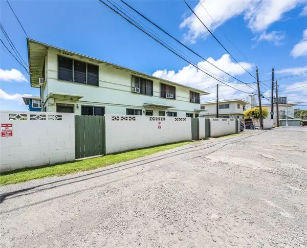713 Menehune LN, Honolulu, HI 96826