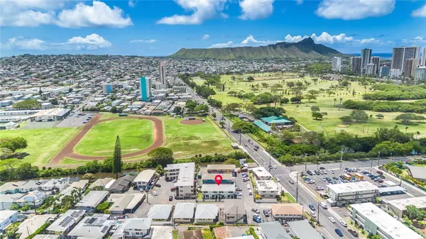 713 Menehune LN, Honolulu, HI 96826