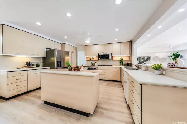 902 Wanaao RD, Kailua, HI 96734