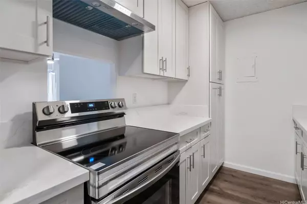 1215 Alexander ST #204, Honolulu, HI 96826