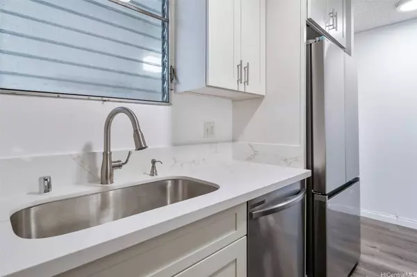 1215 Alexander ST #204, Honolulu, HI 96826