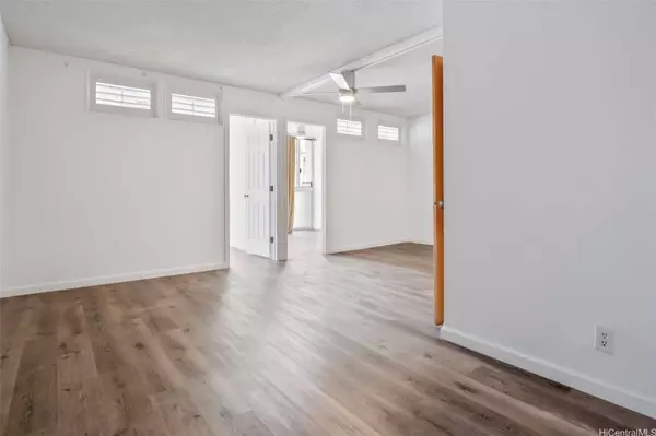 1215 Alexander ST #204, Honolulu, HI 96826