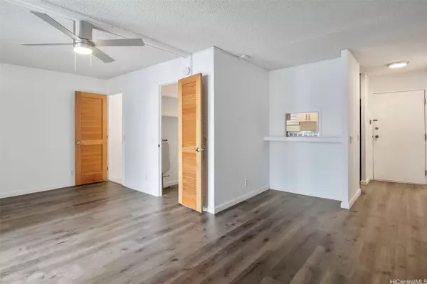 1215 Alexander ST #204, Honolulu, HI 96826