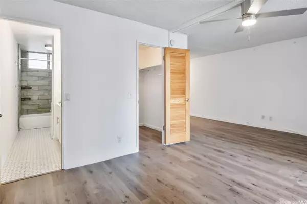 1215 Alexander ST #204, Honolulu, HI 96826