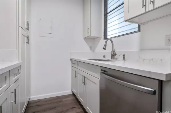 1215 Alexander ST #204, Honolulu, HI 96826