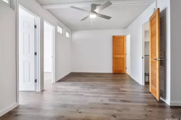 1215 Alexander ST #204, Honolulu, HI 96826