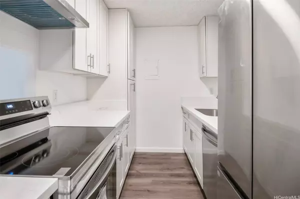 1215 Alexander ST #204, Honolulu, HI 96826