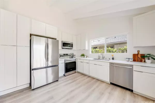 1162 Honokahua ST, Honolulu, HI 96825