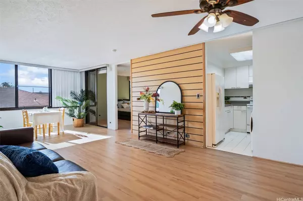 1505 Alexander ST #206, Honolulu, HI 96822