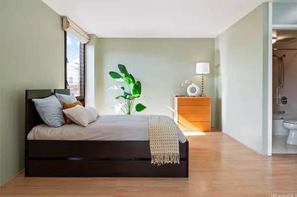 1505 Alexander ST #206, Honolulu, HI 96822