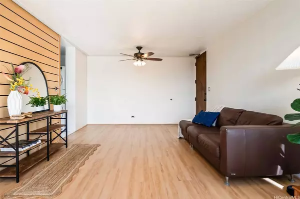 1505 Alexander ST #206, Honolulu, HI 96822