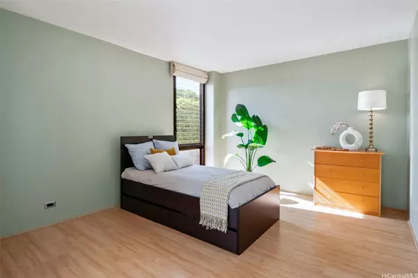 1505 Alexander ST #206, Honolulu, HI 96822