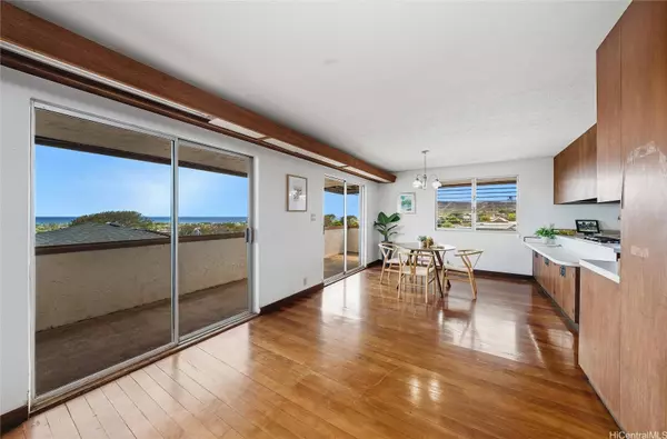 917 15th AVE, Honolulu, HI 96816