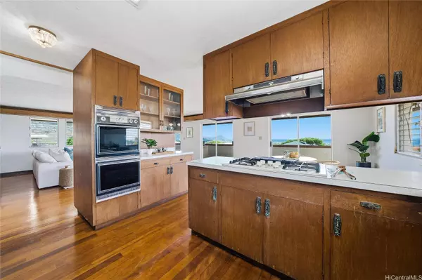 917 15th AVE, Honolulu, HI 96816