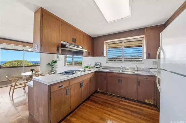 917 15th AVE, Honolulu, HI 96816