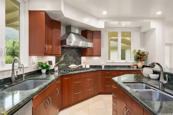 4014 Poli Hiwa PL, Honolulu, HI 96817