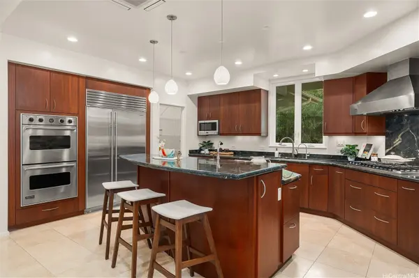 4014 Poli Hiwa PL, Honolulu, HI 96817