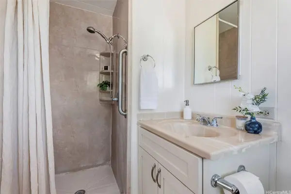 99-252 Lalani ST, Aiea, HI 96701