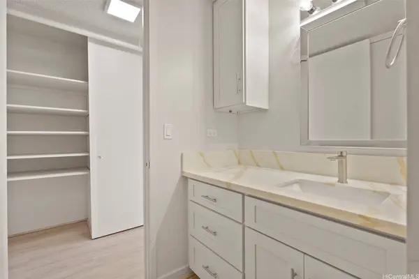 1650 Kanunu ST #1107, Honolulu, HI 96814