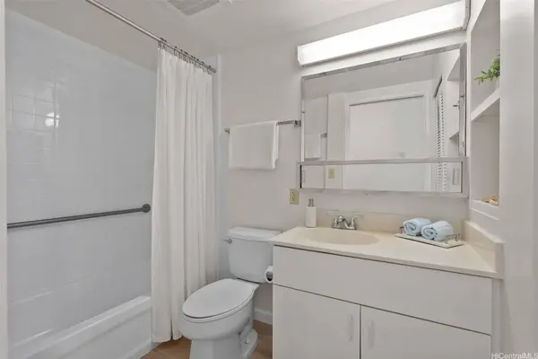 3009 Ala Makahala PL #706, Honolulu, HI 96818