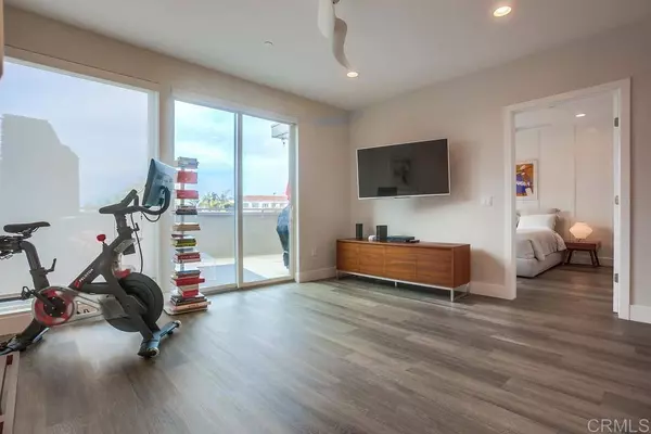 725 Grand AVE, Carlsbad, CA 92008